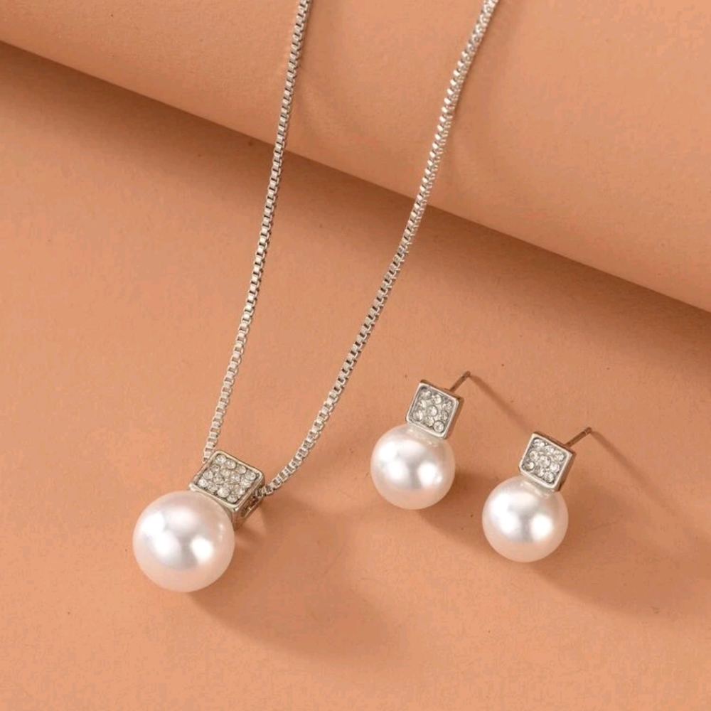 Faux Pearl & Rhinestone Jewelry Set